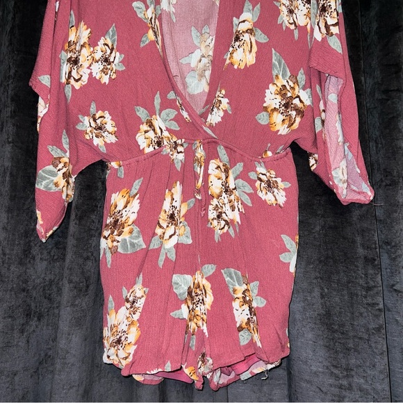 First Love Floral Romper - Picture 7 of 9